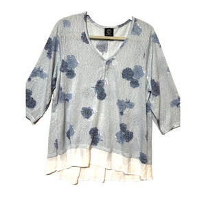 Bobeau womens 1X V-Neck Top Gray Blue Subtle Floral boho fairy work‎ Tunic flowy